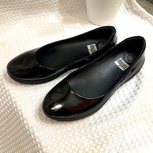 EUC Fitflop SUPERCOMFF patent leather black ballet flats